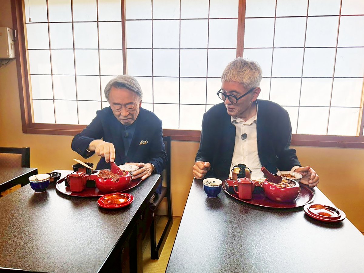 tx_ikegami's tweet photo. ＢＳテレ東　今夜7時～
『#池上彰と歩く謎解き日本地図』

豊臣秀吉と徳川家康のゆかりの地、名古屋へ💨

無類の地図好きの ＃池上彰 が歴史好きの #松重豊 
と古地図を片手に街を歩く。

常泉寺では副住職も初めて見るという
“秀吉直筆の書”を本邦初公開！

孤独じゃないグルメはひつまぶし🍴 https://t.co/ncKwROAtUc