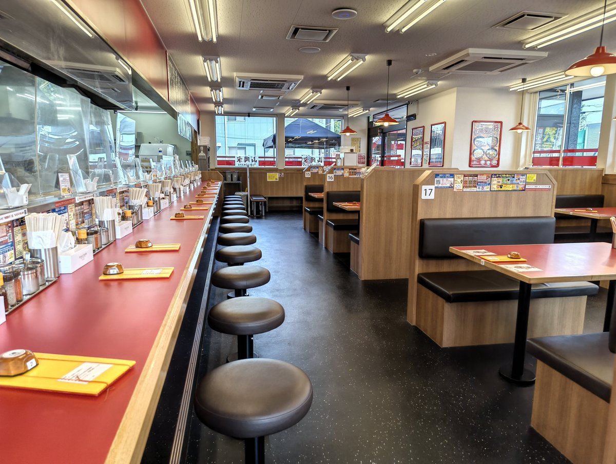 Beefcake1973's tweet photo. 夜勤明け
#山岡家
#瑞穂店
#24時間営業
#青梅街道
#来店ポイント
#レギュラーメニュー
#味噌󠄀ラーメン
#クーポン
#コロチャーシュー
#ポイントクーポン
#チャーシュー丼
誰もいないので一番席から店内風景✨
あえて別皿コロチャにチャーシュー丼で肉三昧😆
ごちそうさまでした🤤 https://t.co/9FPtZ4K4KA