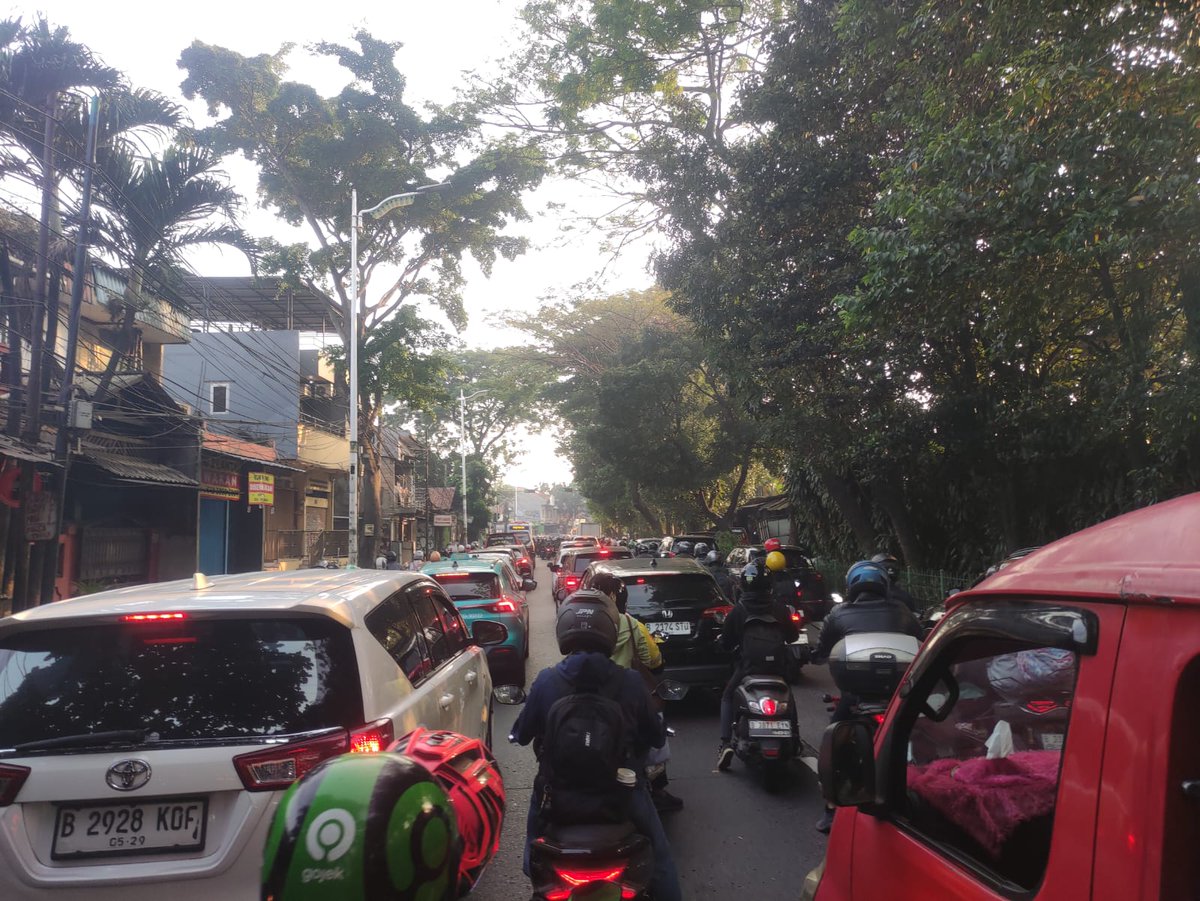 SonoraFM92's tweet photo. 07.25 #LalinSonora

Lalin lenteng agung dari margonda raya depok menuju pasar minggu padat, sebaliknya ramai lancar. Cuaca cerah. @TitoSuhandoyo https://t.co/ssgSShlbHK