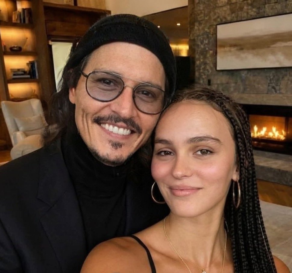 Johnnydepp49449's tweet photo. #JohnnyDepp #Depplovers❤️ #IstandwithJohnnydepp #fanpage

How do we look?? Be honest... Dad and daughter 🥰💖🌹

A .  Amazing 😍🌹 

B .  Always looking good ❤️

C .  Bad 👎 https://t.co/XVzFuY0t4c
