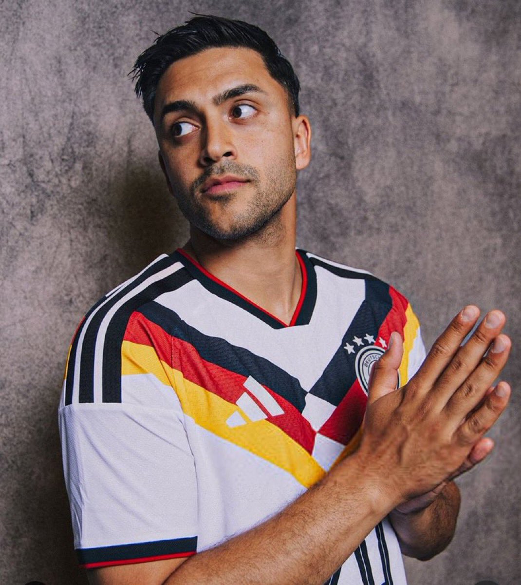 sevromweh's tweet photo. خاص ||

يعتبر لاعب الوسط الالماني نديم أميري احد ابرز الخيارات لنادي الاتحاد في وسط الميدان ، اللاعب شارك في كاس العالم الاخيرة و انهى موسمه مع ماينز بتسجيل 15 هدف و صناعة هدفين في 33 مباراة 🇩🇪⏳ https://t.co/eLnJY69Ot0