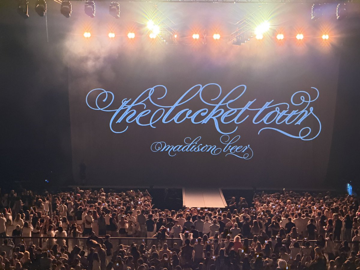 L0VERSGlRL's tweet photo. SEE YALL ON THE OTHER SIDE @madisonbeerhq #NYCLocketTour https://t.co/0BSm63MLy2
