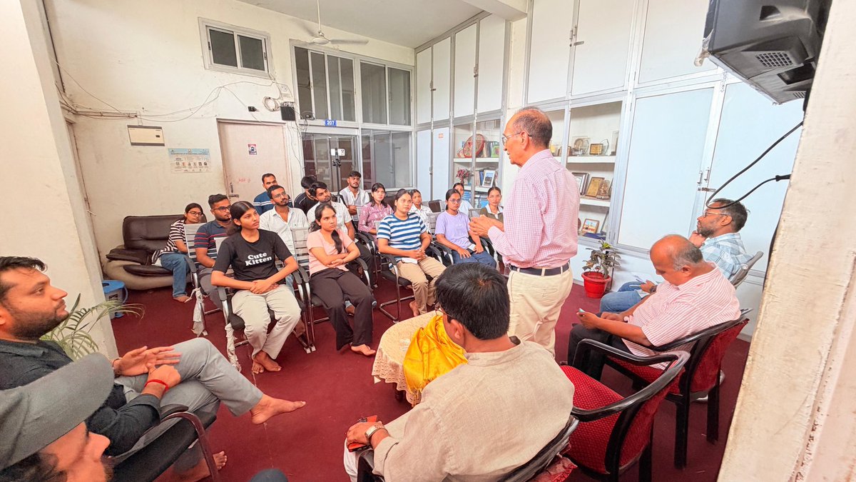 Beerabhadra's tweet photo. The first session of the Divi Social Leadership Programme (#DSLP) by @Diviwelfare was successfully held at the Divi Conference Hall. Dr. Uttam Ojha Ji delivered the keynote on social leadership, nation-building &amp; disability inclusion. Students from BHU, SRM, DBS Global, DSVV. https://t.co/fVTsC1sdbd
