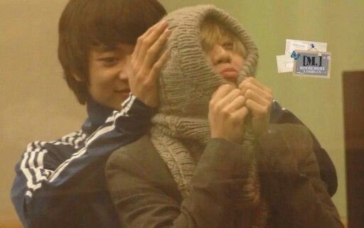 sangwoniezz's tweet photo. Minho is suffocating Taemin!!! https://t.co/1e2RZXBsH1