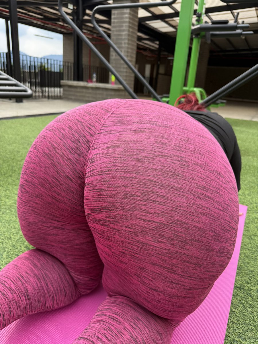 lolapop_bbw's tweet photo. Curvy, calm, and a little too easy to keep staring at. 🌙

#bbw #ssbbws #ssbbw #thick #fat #fatty #chubby #curvy #curves #plussizemodel https://t.co/mMYJI3wHiw
