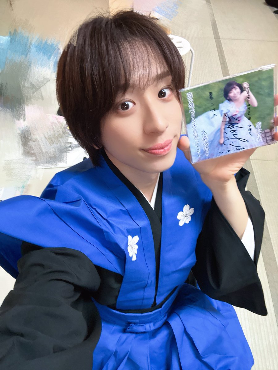 tsubasa_matsuri's tweet photo. おはようございます☀

本日千葉県イオンタウンおゆみ野で
14時からリリースイベントです！！

久しぶりのLIVE楽しみだ〜🎤

一日一緒に頑張ろうねん^ ^

📸
水森さんにサイン入りCDいただきました！
しかも大好きな『恋の終わりの名古屋にひとり』で大歓喜✨ https://t.co/HzJyNyg4Ad