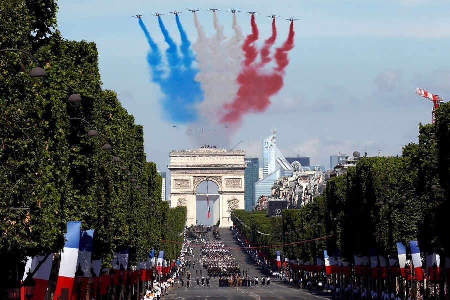 jon_delorraine's tweet photo. 🔴🇫🇷 FLASH - Le QR code est bien RÉTABLI et nécessaire pour pouvoir assister au 14 juillet aux Champs-Elysées à Paris. 
(Décision) https://t.co/khBtB5gjTX
