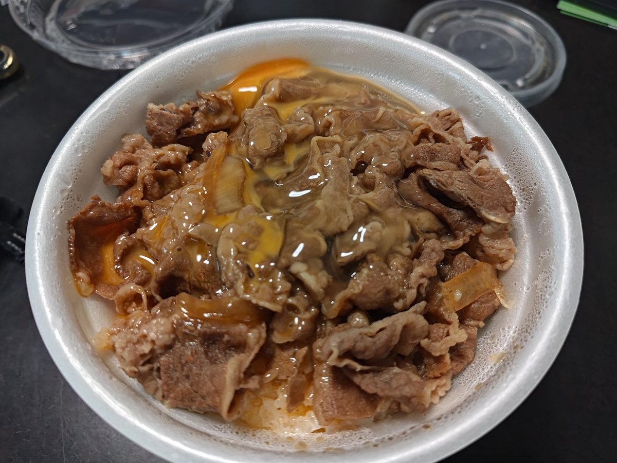 a19911's tweet photo. サンボの牛丼（テイクアウトのすがた）
昨日のランチ↑
やっぱサンボしか勝たん！ https://t.co/HXwRsSGUfx