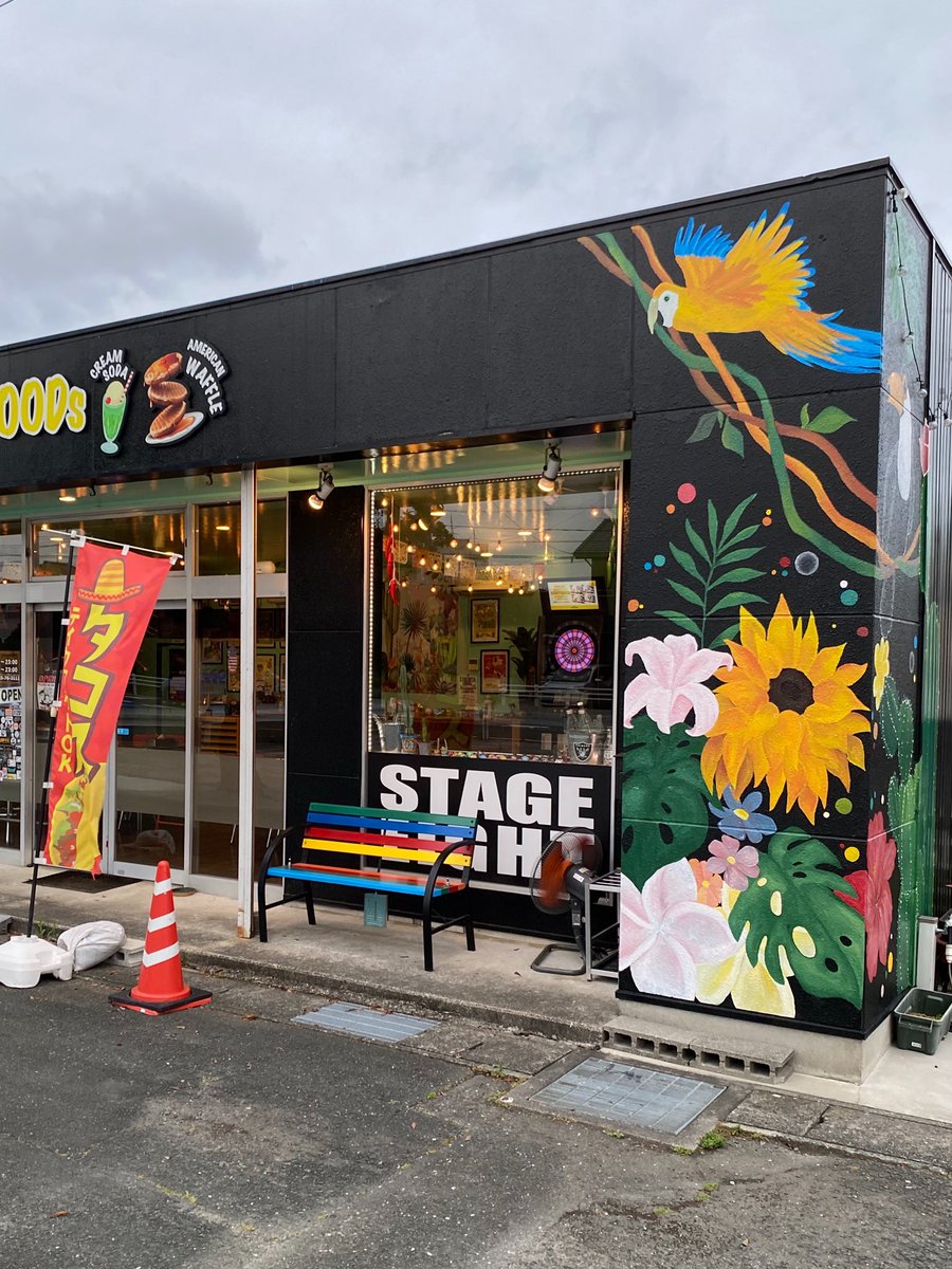 stage8cafespace's tweet photo. 10:00〜OPENでーす🎵

平日　①10:00〜14:00 ( L.O　13:30 )
　　　②17:00〜23:00 ( L.O　22:00 )
　　　※平日のみ2部営業
土日祝　10:00〜23:00 ( L.O　22:00 )
店休日　月曜日&amp;🌵

20周年記念Tシャツ注文受付中です👍

#stage8_cafespace #tacos #タコライス #テイクアウト #Tシャツ https://t.co/EWGKhrwP6V