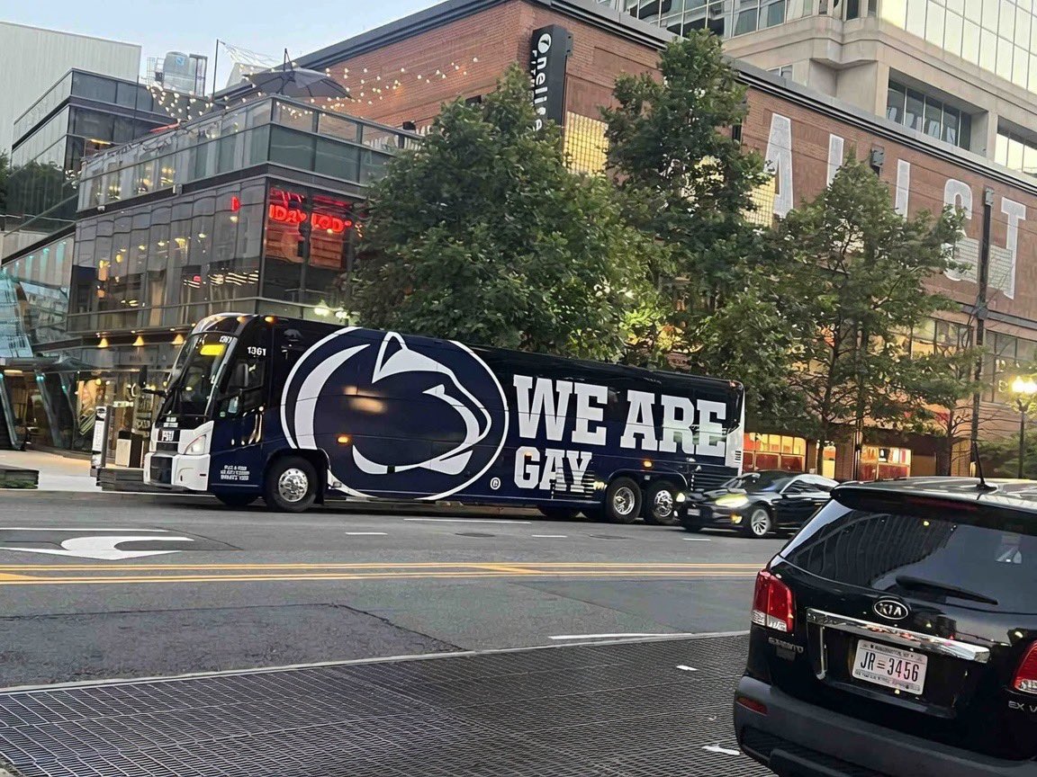VT4L_Joe's tweet photo. Penn St’s new bus is…fitting https://t.co/Ioq96N54JD