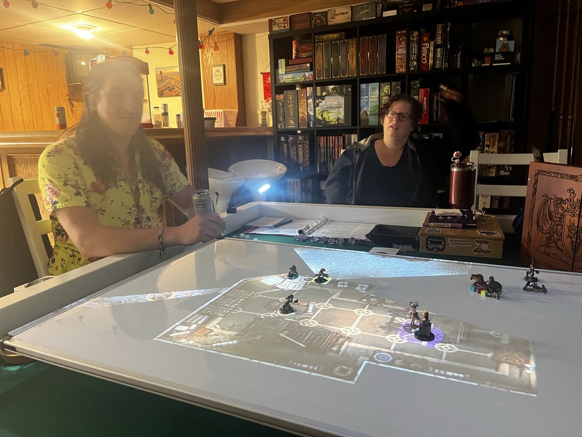 GeekyInMetroD's tweet photo. Dnd with friends…. https://t.co/pGRalzZWsM