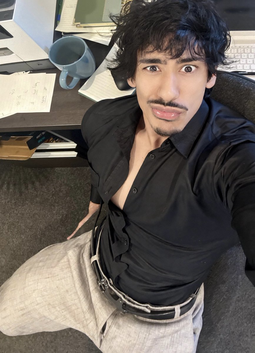 brownboynzfit's tweet photo. Back to office again 😤 https://t.co/xPSp30hzIY