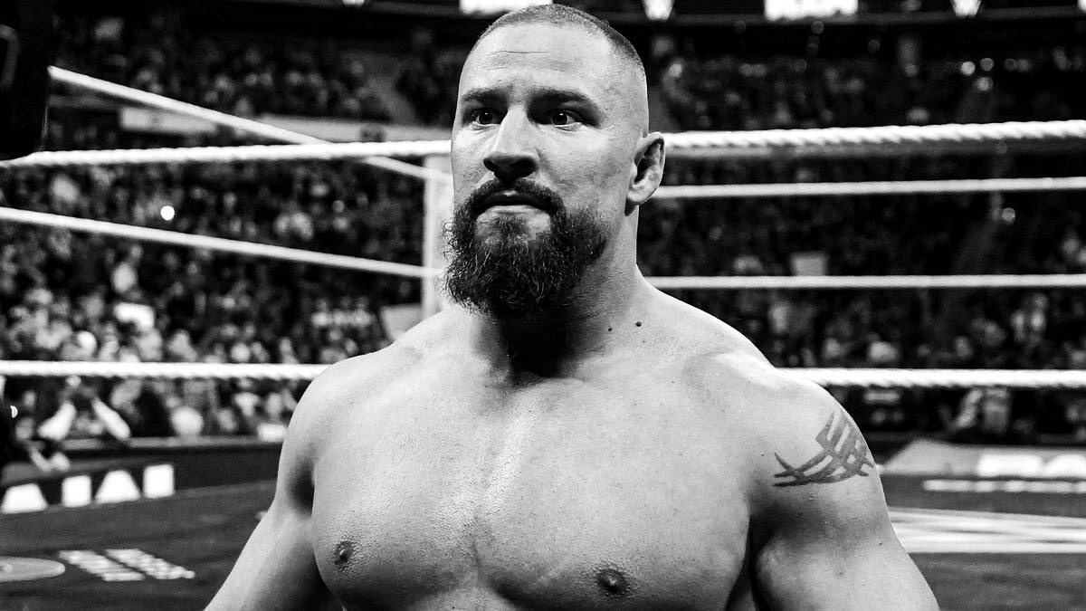 _Theyasser's tweet photo. ما يهمني ان كان بيكلفه ولا لا 

لكن وجوده مع القذاره اللي اشوفها كااارثي 
#WWERaw https://t.co/L28d0ySNF7
