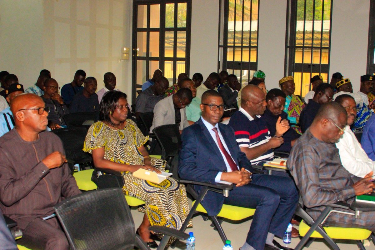 EssowavanaAdoyi's tweet photo. Lors de la réunion de concertation du District Autonome du Grand Lomé (DAGL), présidée par Madame le Gouverneur KASSAH-TRAORE Zourehatou, la Commission a présenté les résultats de sa mission d’évaluation et de sensibilisation sur le marquage fiscal sécurisé obligatoire, ainsi
1/3 https://t.co/89VH9HygPN