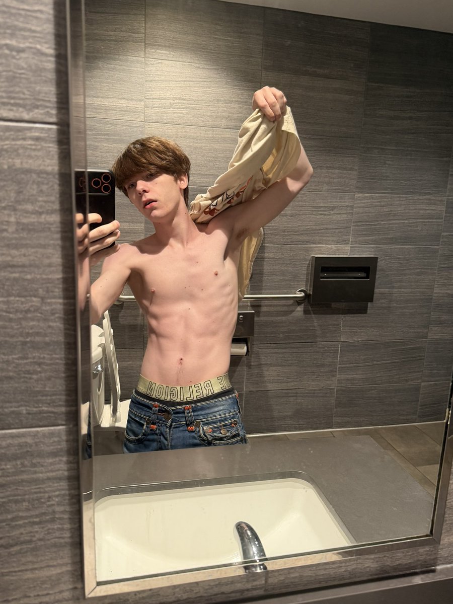 Nate__5k's tweet photo. I wish I had some home with me in the toilet 🚽🪠🍆🏳️‍🌈
https://t.co/T8CtlqU7WF https://t.co/u6AuO0afoy