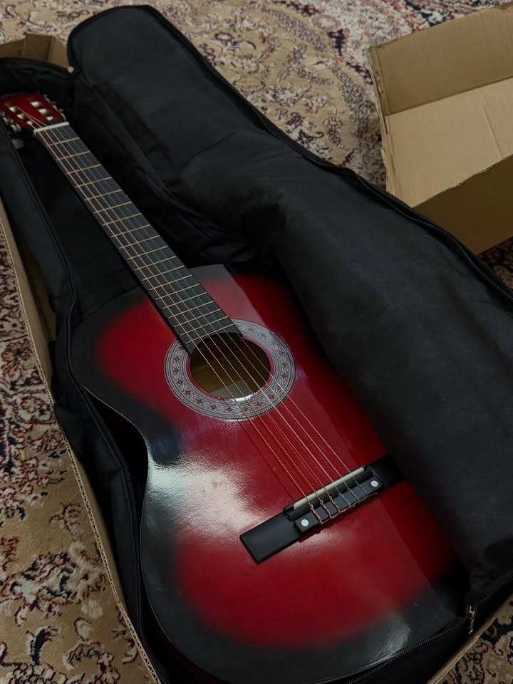 seandiqa2's tweet photo. panibagong gigitarahin https://t.co/nNTlPEL1B3