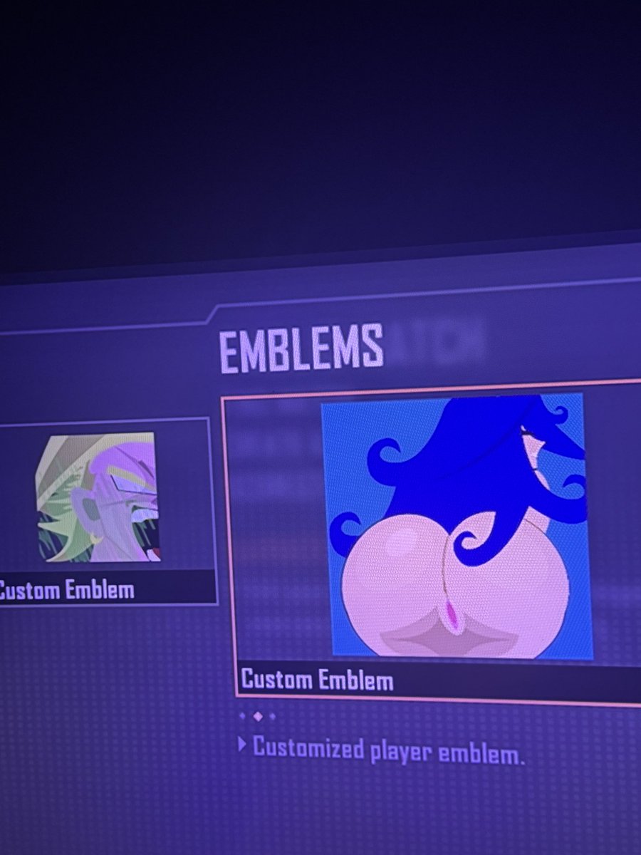 akmeighty's tweet photo. @lone_wolf1303 @DreyW6 @8eatz Ngl, after 2 days of trying the glitch and still failing I just stared at a picture of the emblem and recreated it with a twist. https://t.co/lIv4ifhTvW
