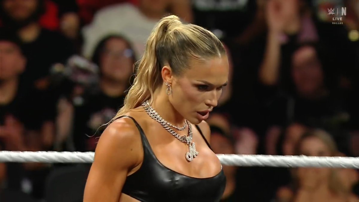 MaxxineDupriCom's tweet photo. #MaxxineDupri #TheVision #WWE #WWERAW

@maxxinedupri https://t.co/3e0aPSlHVm