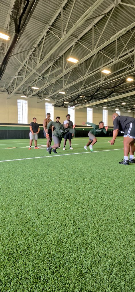 feedthesharks40's tweet photo. @NDNFootball has something special over there. This DL is going to bring that 🔥 this season for sure. Thankful to @TheZacWilliams for the opportunity. We are locked in 🤞🏾 https://t.co/DINI8Ht0h9