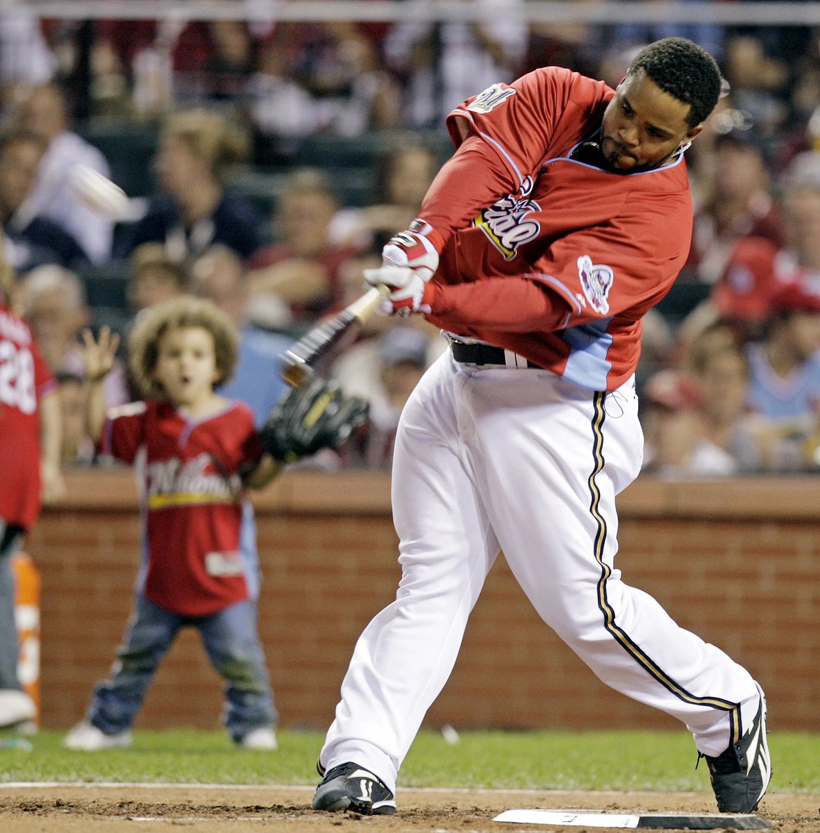 SportsHistorySL's tweet photo. This Day in Sports History: July 13. 2009. #PrinceFielder of @Brewers defeated Nelson Cruz of @Rangers to win the @MLB #HomeRunDerby at the #AllStarGame. He won again in 2012 as a member of @Tigers. Prince finished w/ 46 HRs &amp; 141 RBI, placing 4th in MVP voting. ⚾️💥 #HRD #ASG https://t.co/tebfTIBC2t