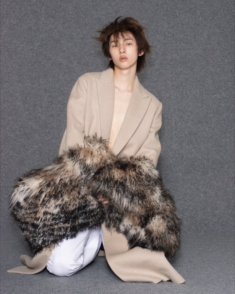 DazedKorea's tweet photo. FIRST SHOW FIRST PARIS #협찬

@cortis
@Dior  @jonathan.anderson

성현, 건호, 주훈의 시선과 손짓이 음악을 지나 조나단 앤더슨의 디올에 닿는다. 그들의 눈빛과 표정, 걸음이 디올 옴므의 실루엣 위로 한 박자씩 스며들 때, 믿음으로.

The gazes and gestures of SEONGHYEON, KEONHO, and JUHOON move beyond music and arrive at Jonathan Anderson’s Dior. As their eyes, expressions, and steps seep into the silhouettes of Dior Homme, one beat at a time, with belief. 
director MILKY
editor RYO
fashion PARK JIYEON, PARK SANGWOOK
photography TOM BLESCH
art SERI
hair KIM JEONGHYUN
makeup CHO YUNHA
production SUUN CONSULTANCY

Discover more in <DAZED> KOREA 2026 AUGUST Issue.