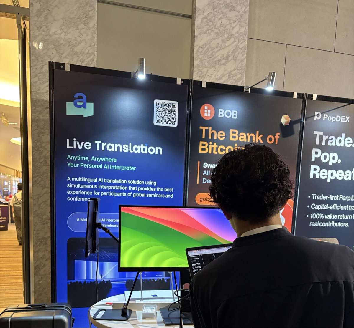 junyasmym's tweet photo. WebX 2026、2日目スタート🔥
昨日は想像以上の来場者数で、Live Translationのブースにも本当に多くの方が足を止めてくださいました。
私は本日、別件対応のため15時頃からの会場入りです。チームの仲間が先に頑張ってくれてます！
「昨日ブース行ったのに会えなかった！」という方、今日の午後こそぜひ。ペンケースもまだあります🎁
会場で「Xを見た」と話しかけてもらえたら嬉しいです。

Day 2 of #WebX2026! I’ll be at the Flitto booth from around 3pm — come say hi, grab a pouch, and see live AI translation in action.
#WebX #LiveTranslation