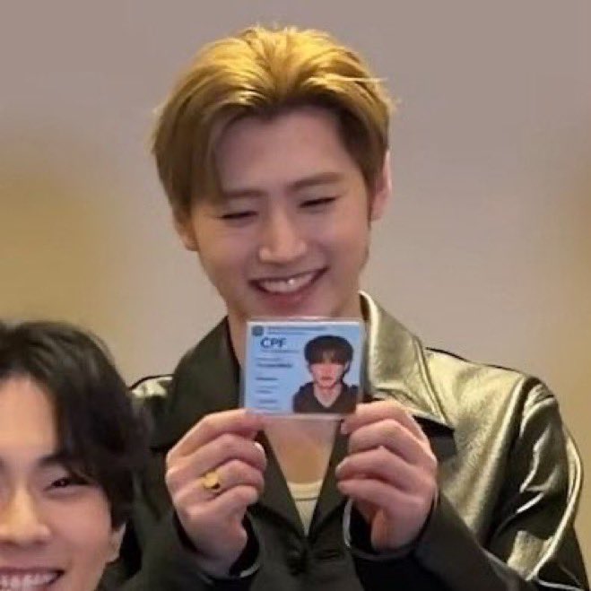 hoonholic0's tweet photo. O SORRISO AI https://t.co/ZkK3940wrC