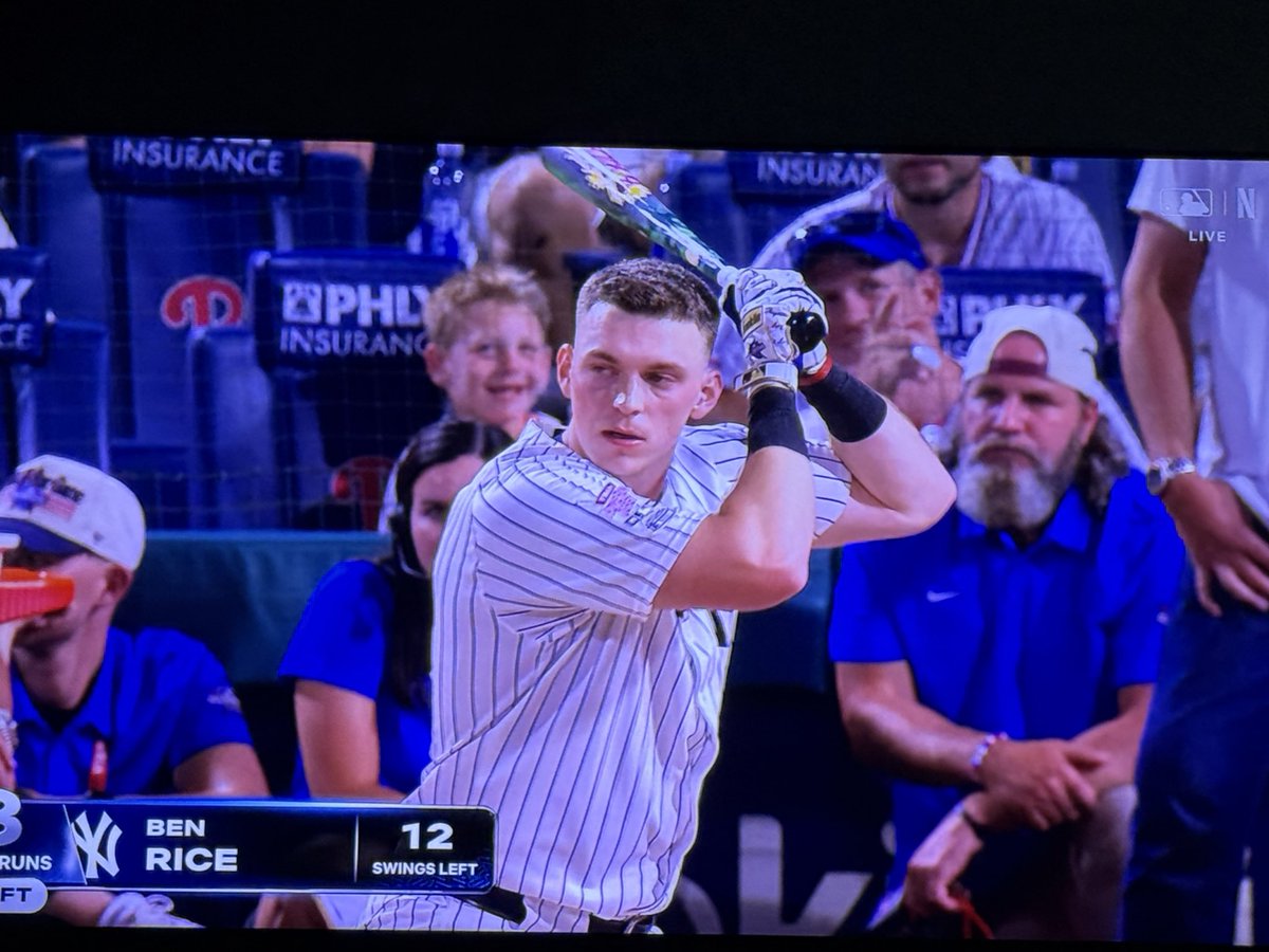 springer8562's tweet photo. @netflix how tf am I supposed to see anyone hit a home run from this angle? https://t.co/DbrmwxHeuv