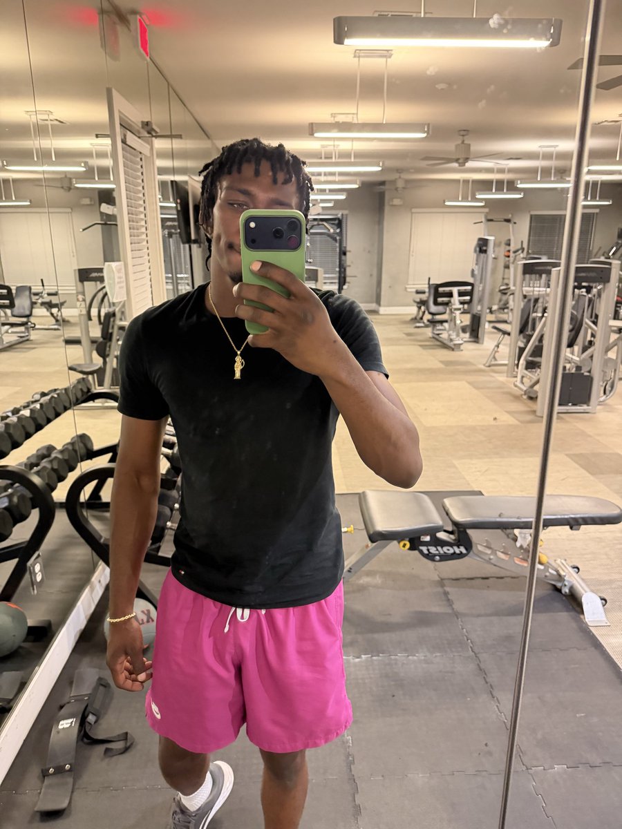 ShawnDeanXXX's tweet photo. would you be my gym partner? https://t.co/trgb3c0mk1