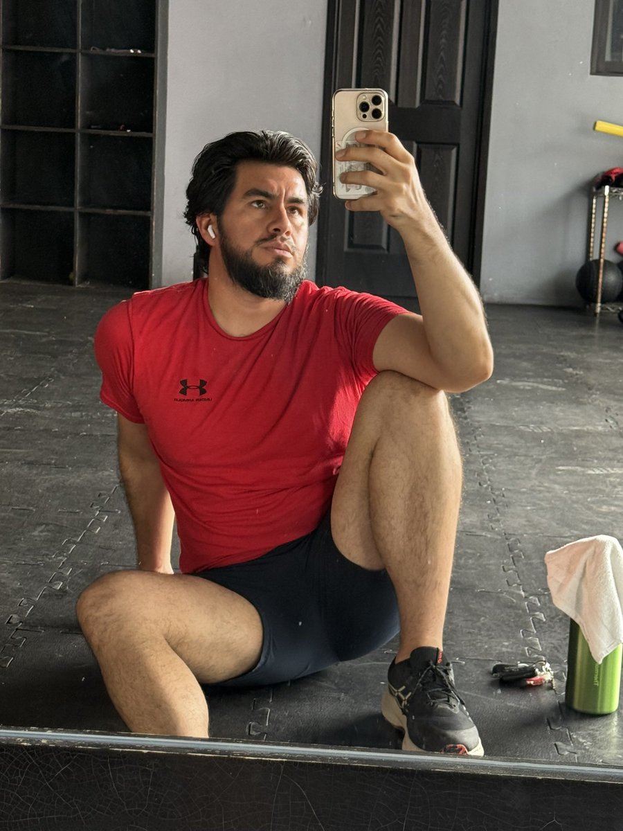 memosedz's tweet photo. Lunes y de vacaciones, según. https://t.co/NlTe9XkMF5