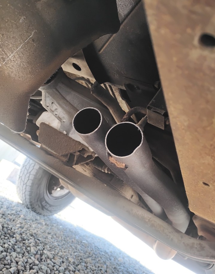 Timothy61463221's tweet photo. @DerrickEvans4WV I have lots of sawzall blades if anyone needs some. Just please stop cutting off catalytic converters 🙏. 
 It's going to cost me 2weeks pay or more to replace. https://t.co/GGT36BGx9Y