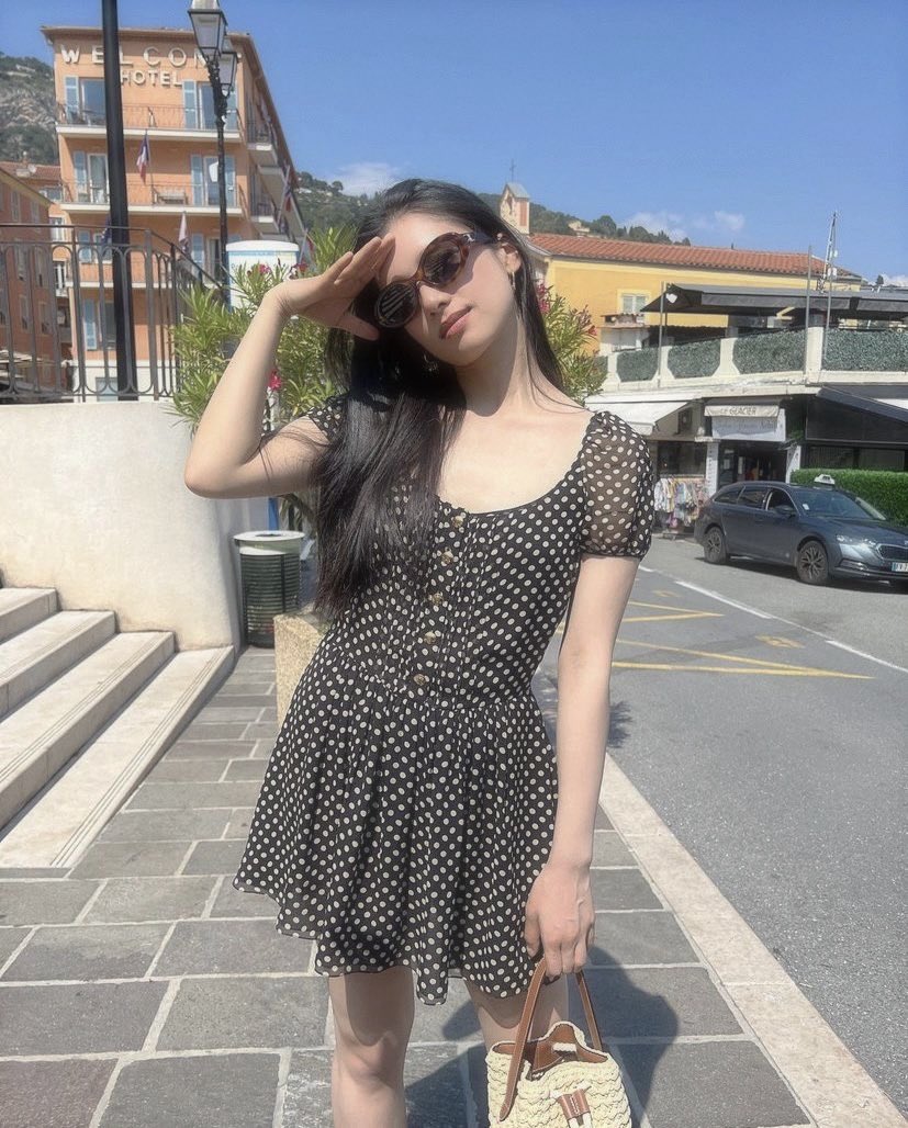 belvoires's tweet photo. ⠀
͏          第一页   [   …   ]    :   𑁍ࠬܓ

          took a lovely walk around the Market of Many Days with cici Rhea today, exploring here and there, until we stumbled upon a magnificent corner filled with flowers and various kind of oven-fresh bread—I couldn’t wish for a more perfect morning date than this! ❤︎
 ⠀ ⠀