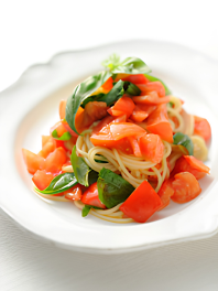 fan_pasta's tweet photo. 【旬のレシピ】フルーツトマトの冷製スパゲッティ🍅

フルーツトマトの甘みとほどよい酸味を楽しむ、夏にぴったりの冷製パスタ🍝

冷たく締めたスパゲッティが、みずみずしいおいしさを引き立てます✨

↓レシピはこちら
https://t.co/zOI3jbTVTO https://t.co/nSQ1fl0w70