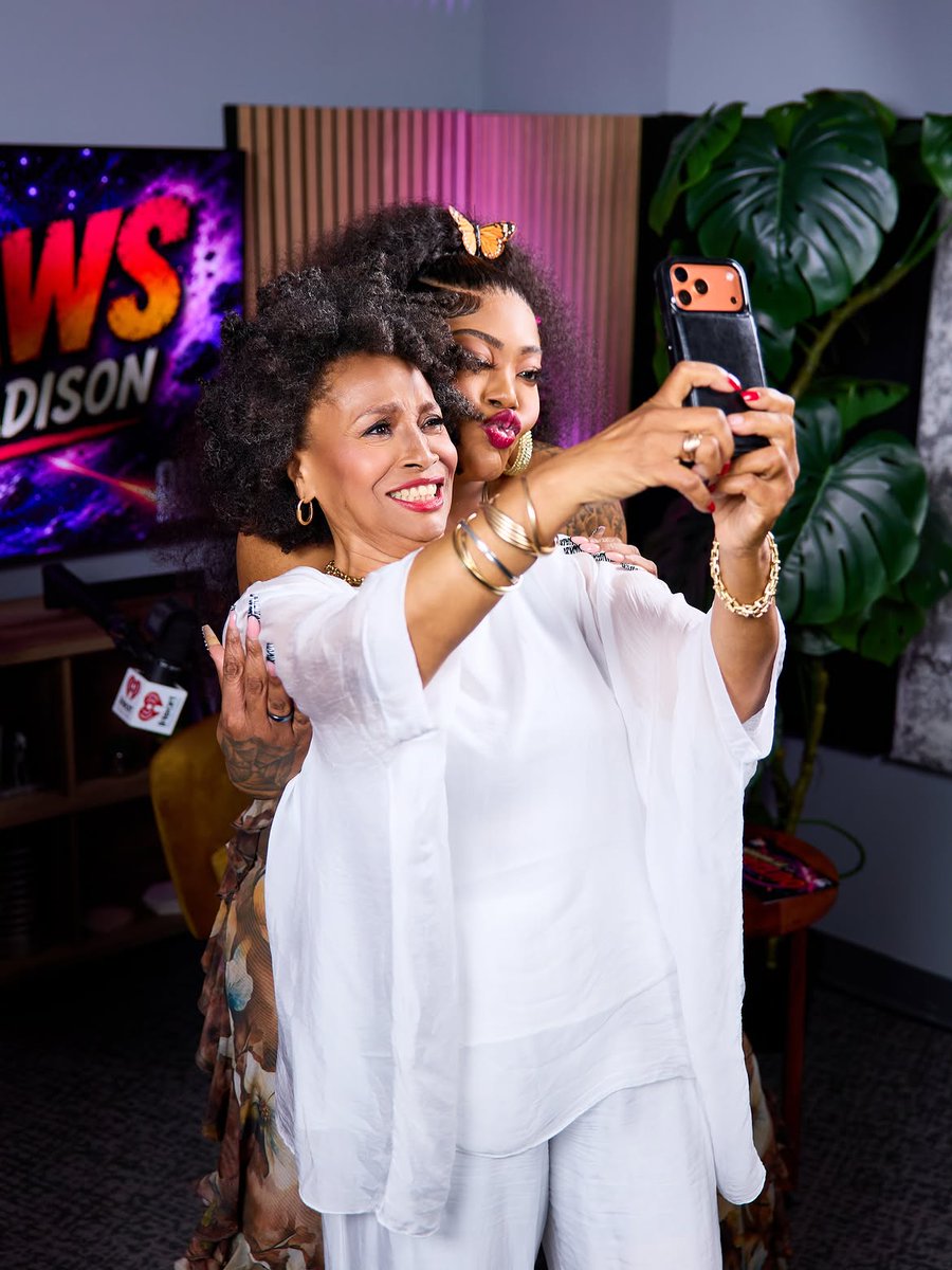TsMadisonNews1's tweet photo. This Is Not A DRILL!!!                                                        

TOMORROW ON @outlawspodcast_ 

@TsMadisonatl1  finally sits down with the MOTHER of Black Hollywood @JeniferLewis  for 81 unforgettable minutes. Our longest episode yet! https://t.co/hzdlsxtN7a