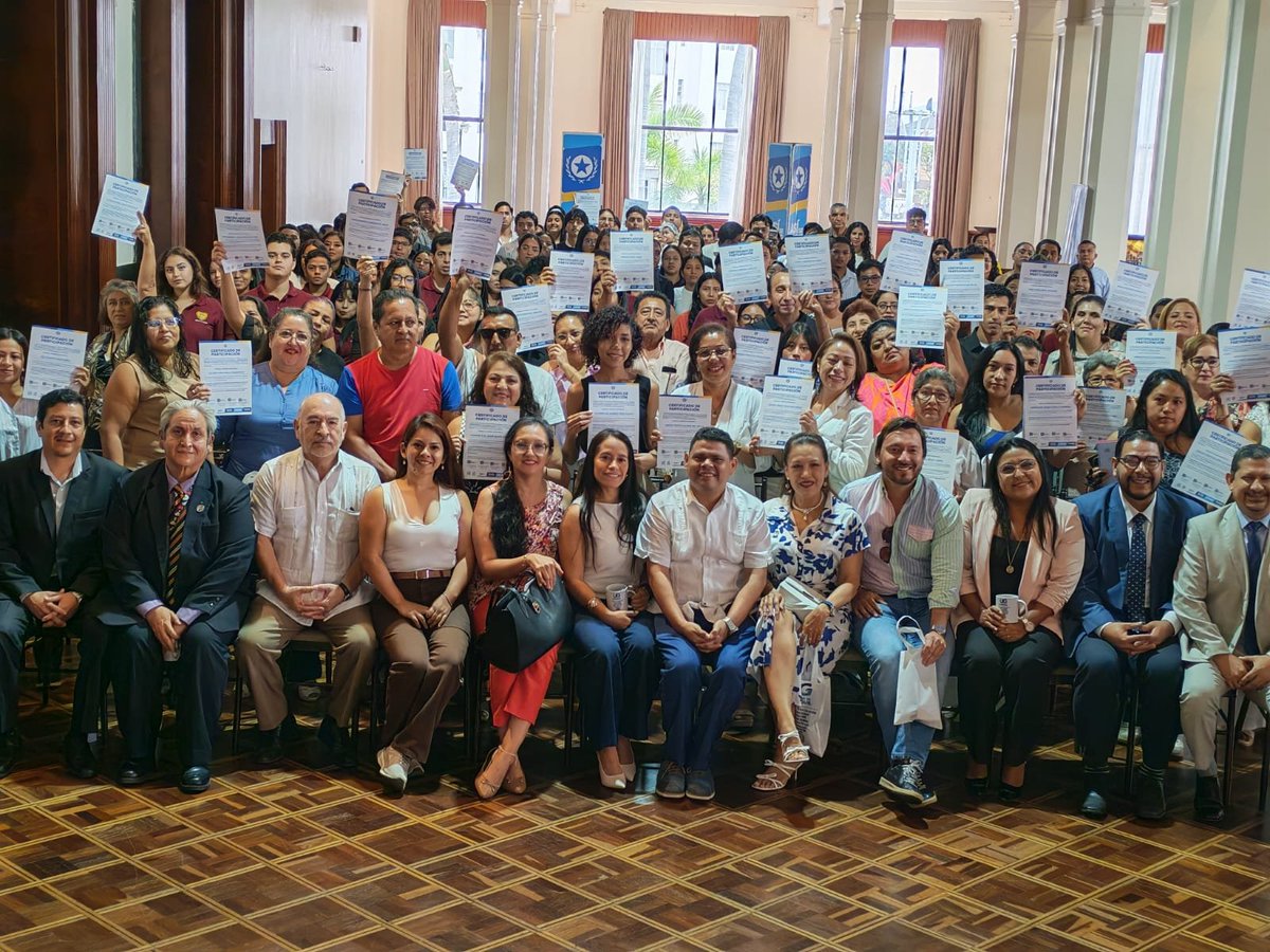 Ana_FuentesC's tweet photo. Mi gratitud a la dedicación de los estudiantes de la Universidad de Guayaquil, quienes compartieron sus conocimientos para transformar ideas en negocios sostenibles.

Esta iniciativa, lograda gracias a la Dirección de Vinculación con la Comunidad y ÉPICO, avanza firme con https://t.co/PUbvzropx2