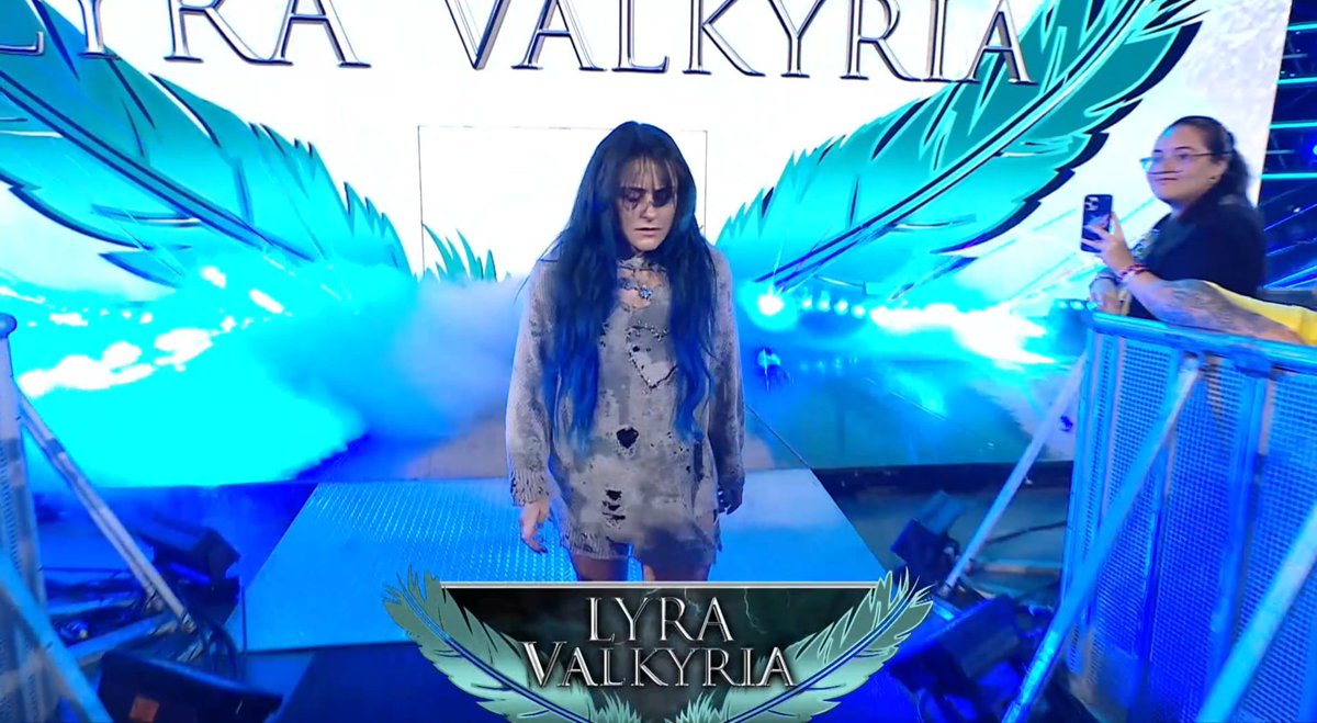 worwrestlingcol's tweet photo. No se baño Lyra o es adicta jajajaaj
#WWE #WWRaw https://t.co/tJ9UtOTE5E
