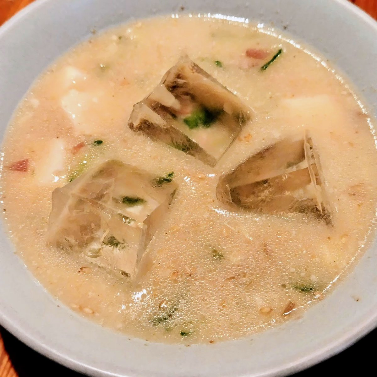 Bar_Jbridge's tweet photo. もう暑い💦
今日のランチは今年4回目
『義母特製冷や汁定食』🙌
鶏ささみ＆素麺の組み合わせ。
こちらの画像で大盛かおにぎり１個かドリンクお替りサービスが。
おにぎりの具は後ほど。
#神田ランチ #義母特製
#鶏ささみの冷や汁定食 #おにぎり813
#素麺冷やし汁 https://t.co/sJXtg5ioxz