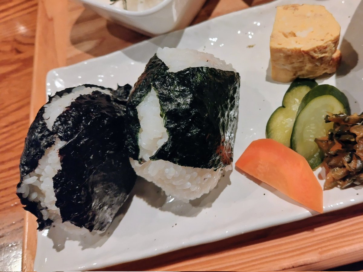 Bar_Jbridge's tweet photo. もう暑い💦
今日のランチは今年4回目
『義母特製冷や汁定食』🙌
鶏ささみ＆素麺の組み合わせ。
こちらの画像で大盛かおにぎり１個かドリンクお替りサービスが。
おにぎりの具は後ほど。
#神田ランチ #義母特製
#鶏ささみの冷や汁定食 #おにぎり813
#素麺冷やし汁 https://t.co/sJXtg5ioxz