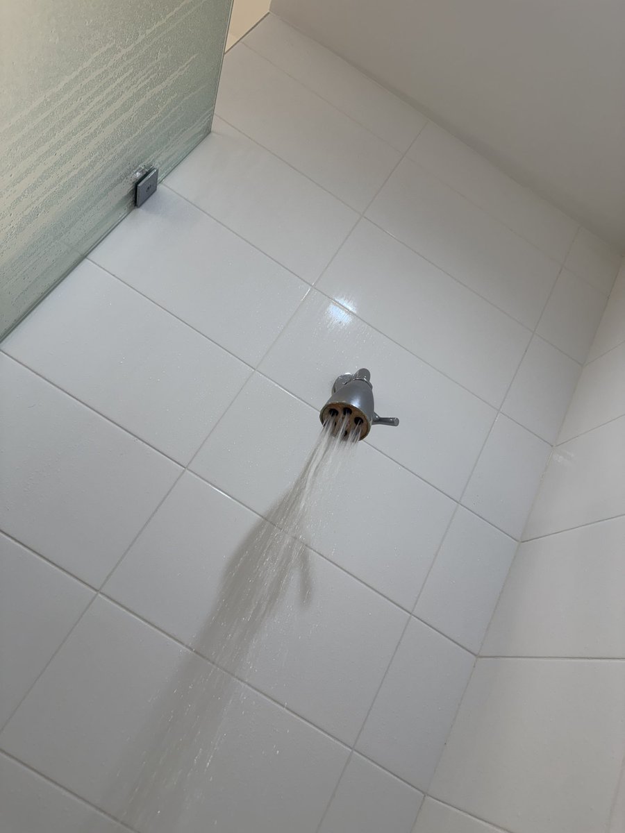 elementalrock1's tweet photo. @kahoetek Scrolling twitter in the shower. #relatable g. https://t.co/0xlcyDY675