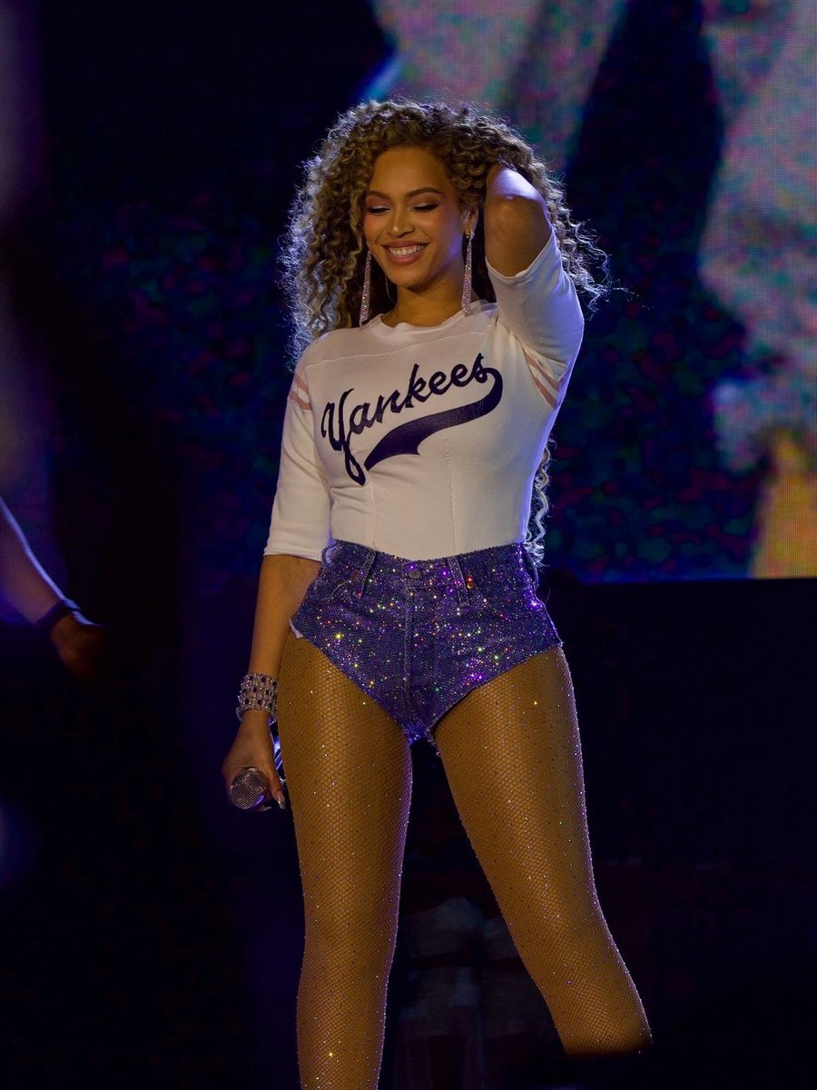 Fancy_xoy's tweet photo. We have been staning hard for Queen Bey since day 1!!!!!! https://t.co/vAbCKwosaV