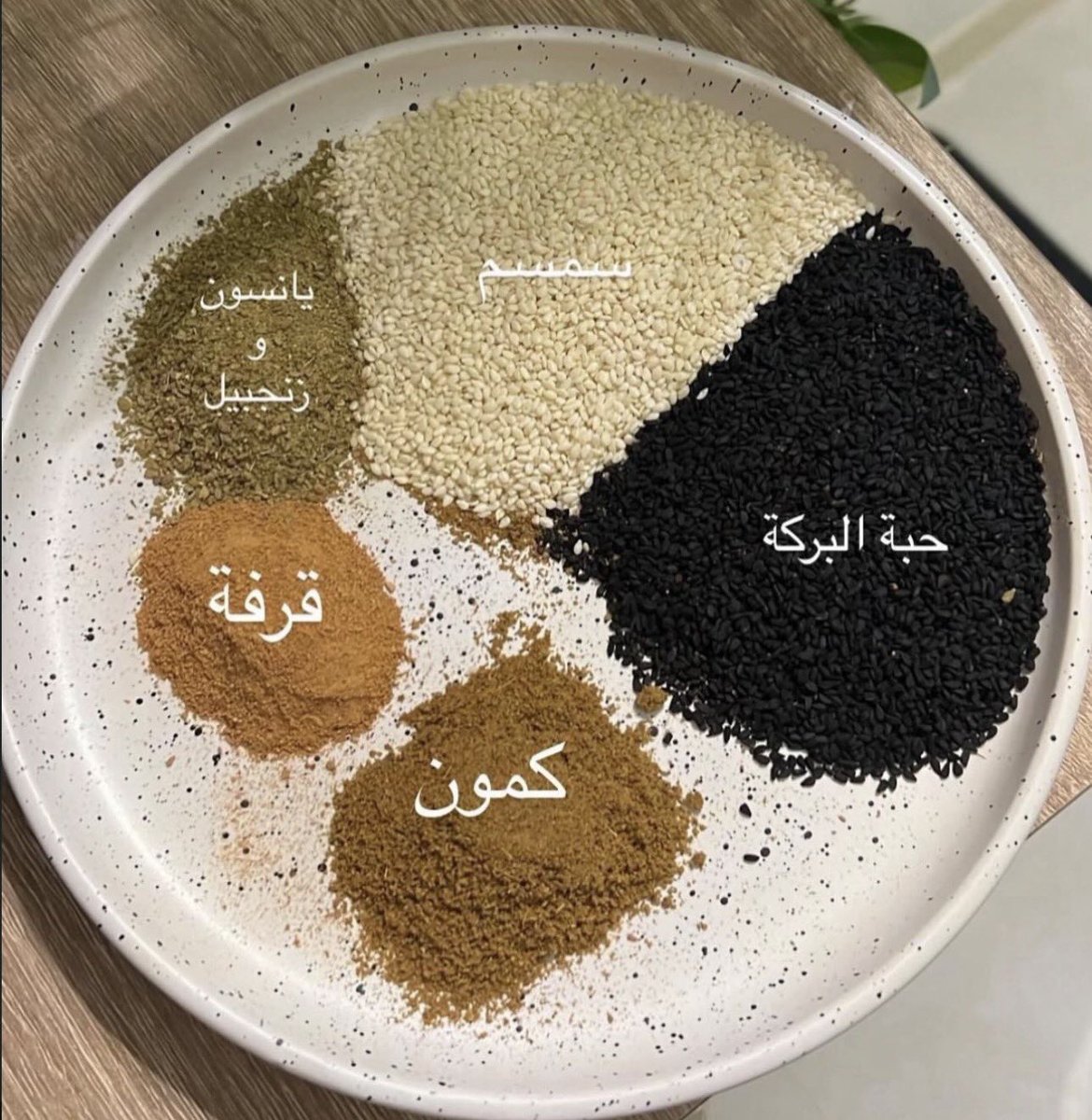 true8_'s tweet photo. كرات الصحه والجمال 
وخصوصاً أيام الدوره بنات تغذيكم بشكل عجيب 😋 https://t.co/BnSw2GZghq