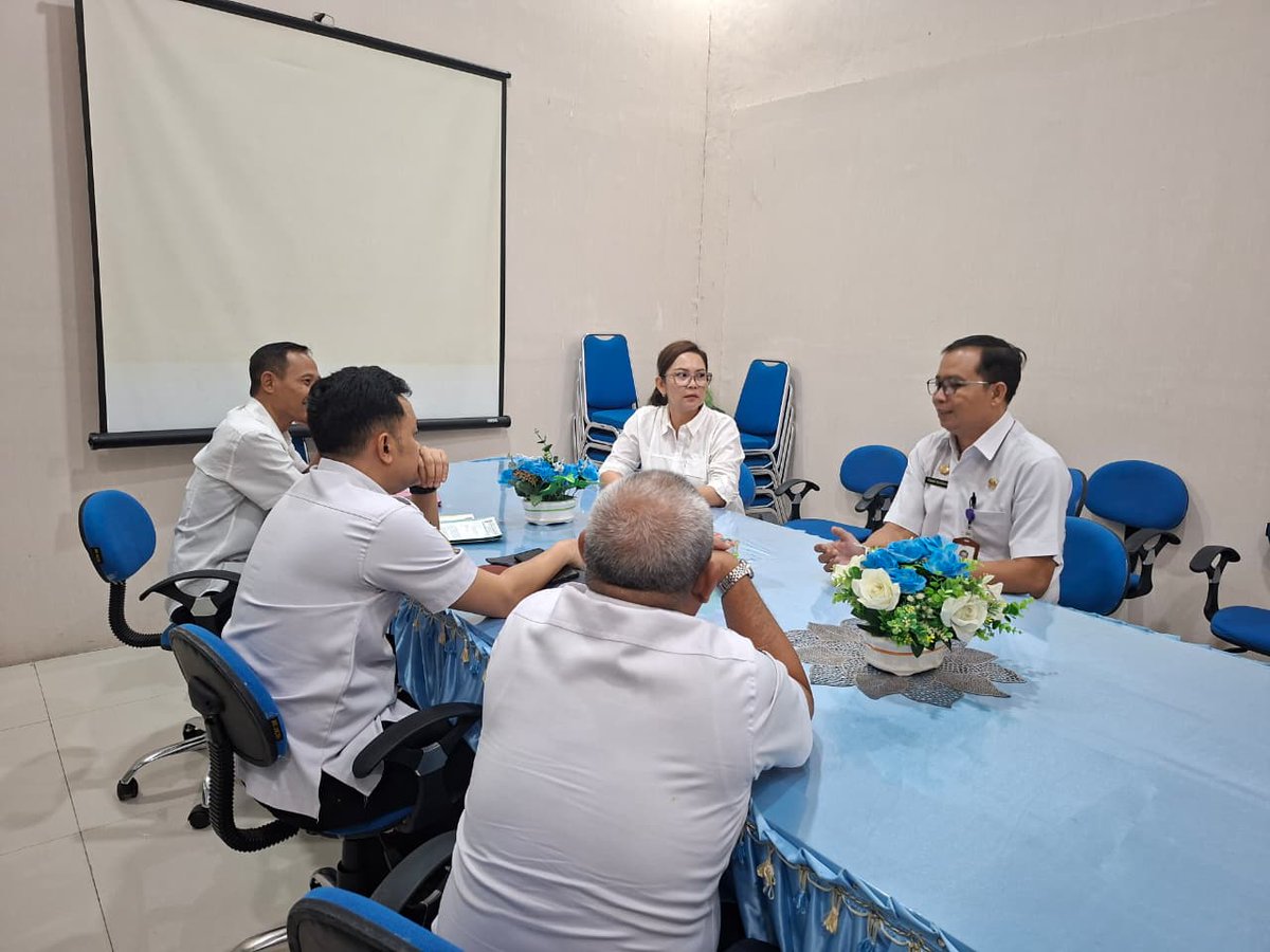 Biroorg_Kalteng's tweet photo. Tim Kelembagaan Biro Organisasi Setda Prov. Kalteng menerima konsultasi Dinas ESDM terkait rencana perubahan SOTK dan pembentukan UPT (08/07). Pembahasan difokuskan pada persyaratan dan mekanisme. #BiroOrganisasiKalteng #PemprovKalteng #ReformasiBirokrasi https://t.co/2hA8RWm7bc