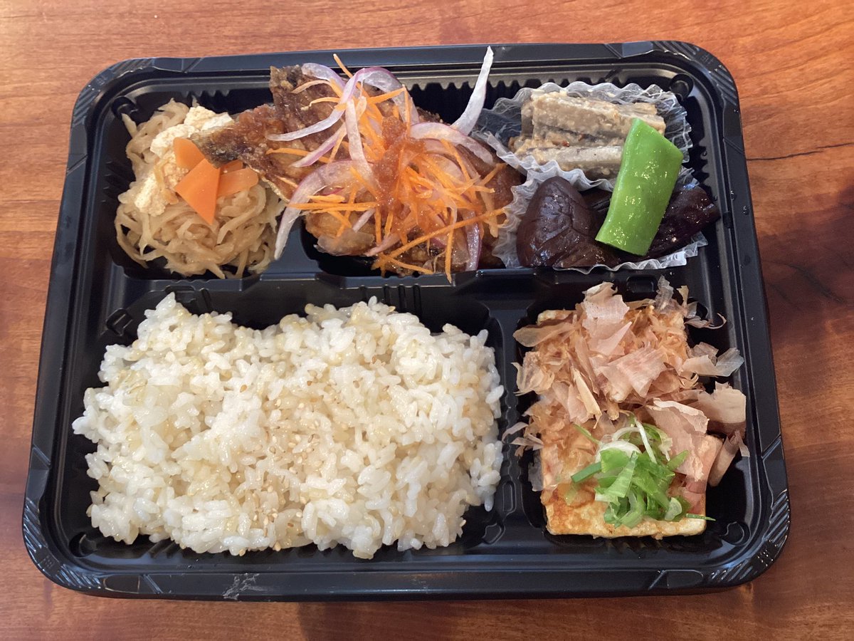 OrganicBento's tweet photo. 7月14日(火)の日替わり弁当は
イワシの南蛮漬け
豆腐ステーキのおかかネギ
ゴボウのゴマ和え
ナスとインゲンの焼き浸し
切干大根の煮物
滋賀県有機低農薬発芽玄米入りごはんです。
#京都 #オーガニック　#自然食  #テイクアウト https://t.co/X8ZQ5ZUPv0