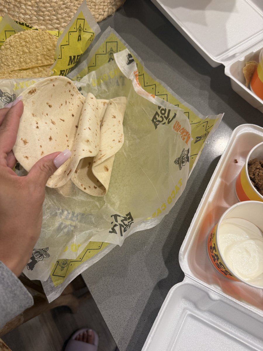 lesliesmith2424's tweet photo. @ILoveTacoCasa  look at these tacos we received last night 😭 All empty. https://t.co/A6A3Co2uRP