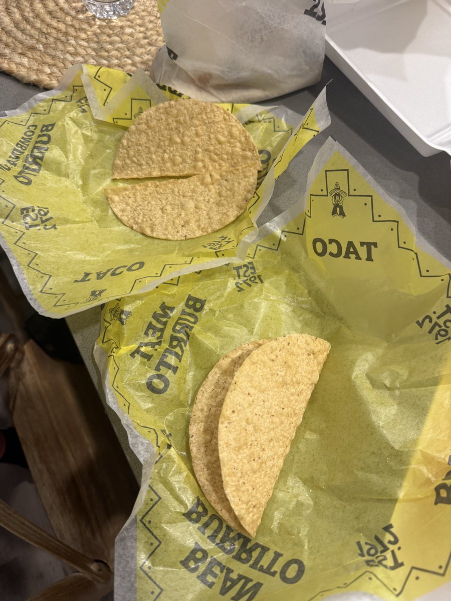 lesliesmith2424's tweet photo. @ILoveTacoCasa  look at these tacos we received last night 😭 All empty. https://t.co/A6A3Co2uRP