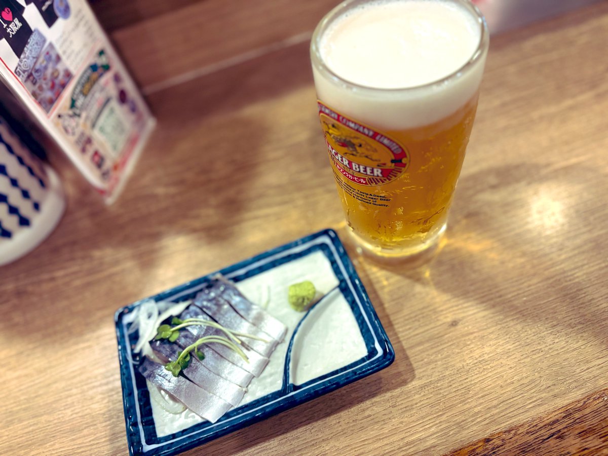 donchan3ren's tweet photo. 仕方がない。朝メシまだだったから、仕方がない。到着してすぐサウナ決めて、喉が渇いたのだから仕方がない。アルコールは水分補給にならないと分かってはいる、分かってはいるけど、朝サウナ後にこの時間飲める飲料はこれくらいしか無かったのだから仕方がないんだ。堪忍しておくれ。 https://t.co/oNA5iBua4b