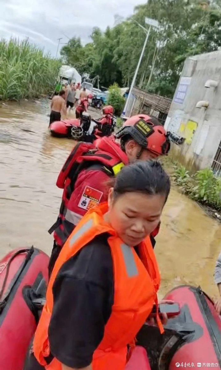 AndQingfeng's tweet photo. 近日广西多地遭遇持续性强降雨引发灾情严峻的防汛救灾形势牵动着全国人民的心千里之外山东闻汛而动济南、青岛、烟台、临沂等地应急救援队伍闻令出征踊跃奔赴广西防汛救灾一线
 “哪里有困难 哪里就有山东人” https://t.co/b1kyDhHkm1