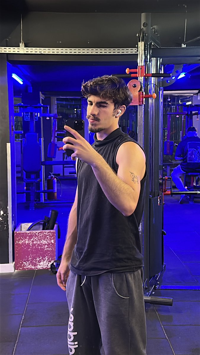 Gus filho da ariana (CONTA NOVA) tweet media