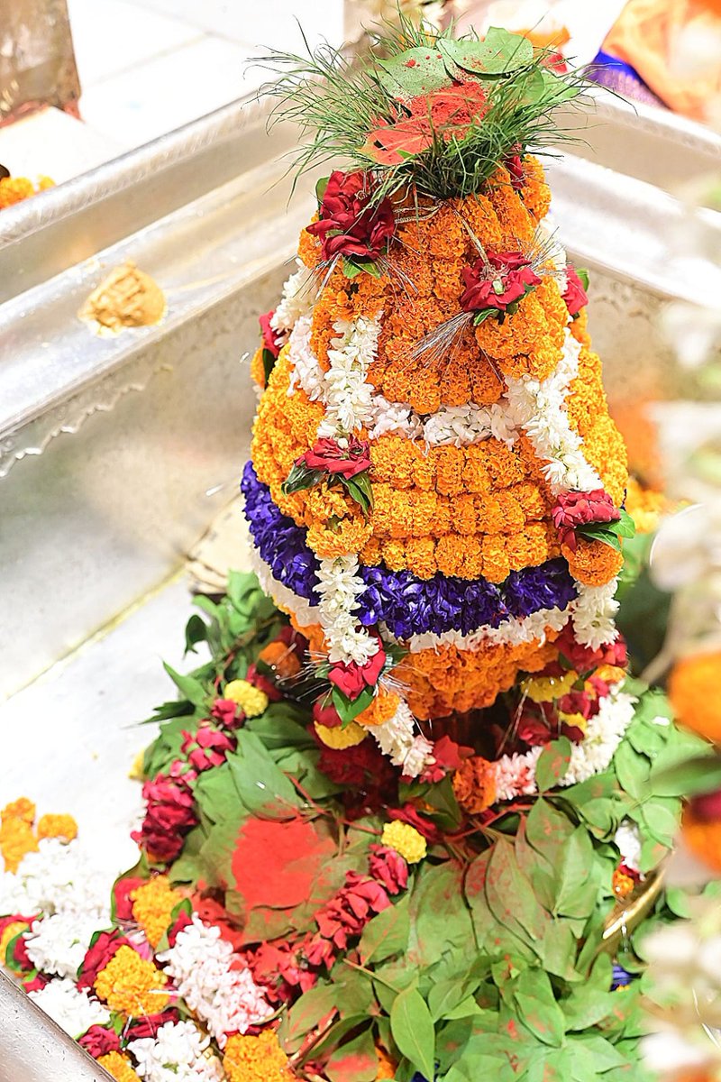 ShriVishwanath's tweet photo. श्री काशी विश्वनाथ जी की मंगला आरती I
#kashivishwanath #kashi #sanatandharma #banarasisilk https://t.co/RNdA6NYM8F