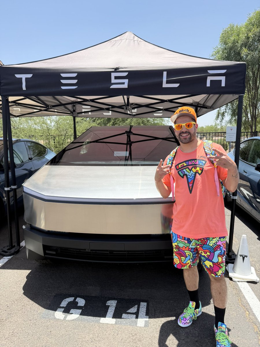 iamjpierce's tweet photo. .@elonmusk I been blowing up the @Tesla team about my art &amp; being apart of events! Hope I can one day! Proud owner of my new Cybertruck! My Cybertruck will be wrapped in a week or so! 👨🏽‍🎨🖌️🎨🙏🏽🙌🏽❤️🌎🌎🌎🌎

#jpierce #tesla #cybertruck https://t.co/EAqK0uMrCN